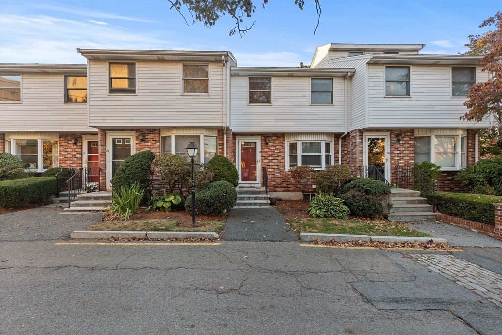 Exterior, Facade, Brick Facade, Raised Ranch