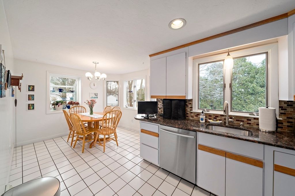 Chandelier, Dining room, Interior, Kitchen, Recessed Lighting