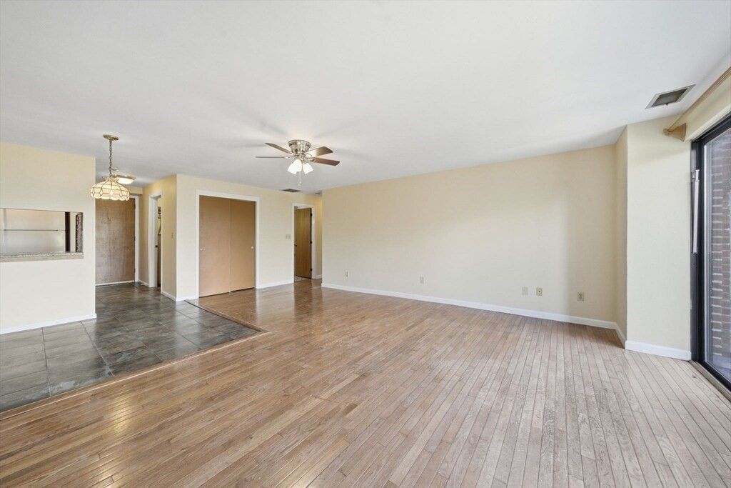 Chandelier, Empty room, Interior, Wood Texture Flooring