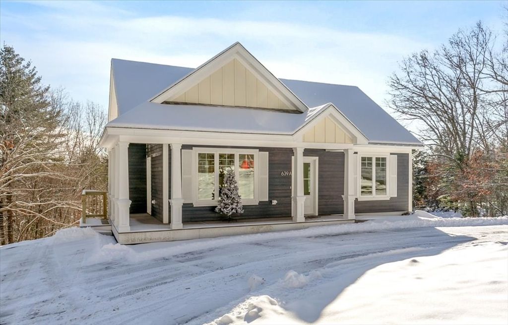 Exterior, Facade, Farmhouse