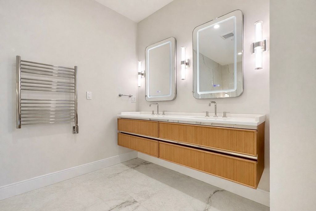 Bathroom, Dual Sink Vanities, Interior, Recessed Lighting