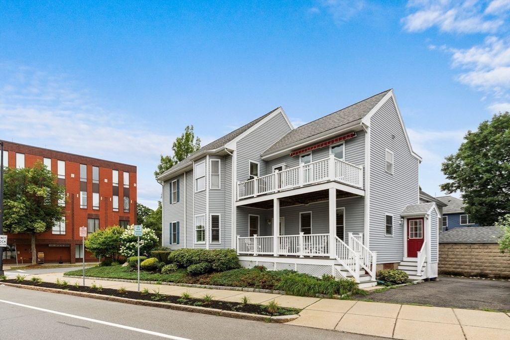 Exterior, Facade, Queen Anne Victorian