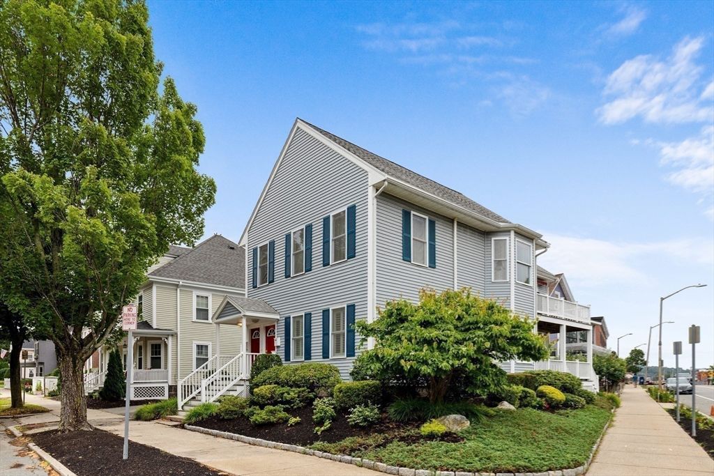 Exterior, Facade, Queen Anne Victorian