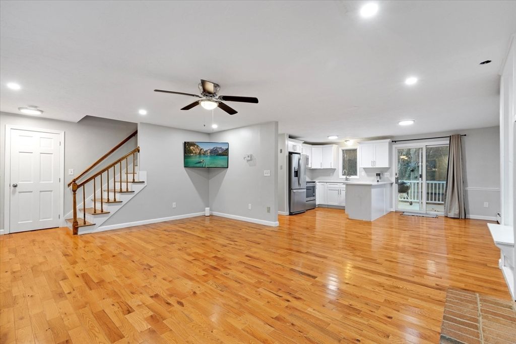 Empty room, Interior, Kitchen, Recessed Lighting, Wood Texture Flooring