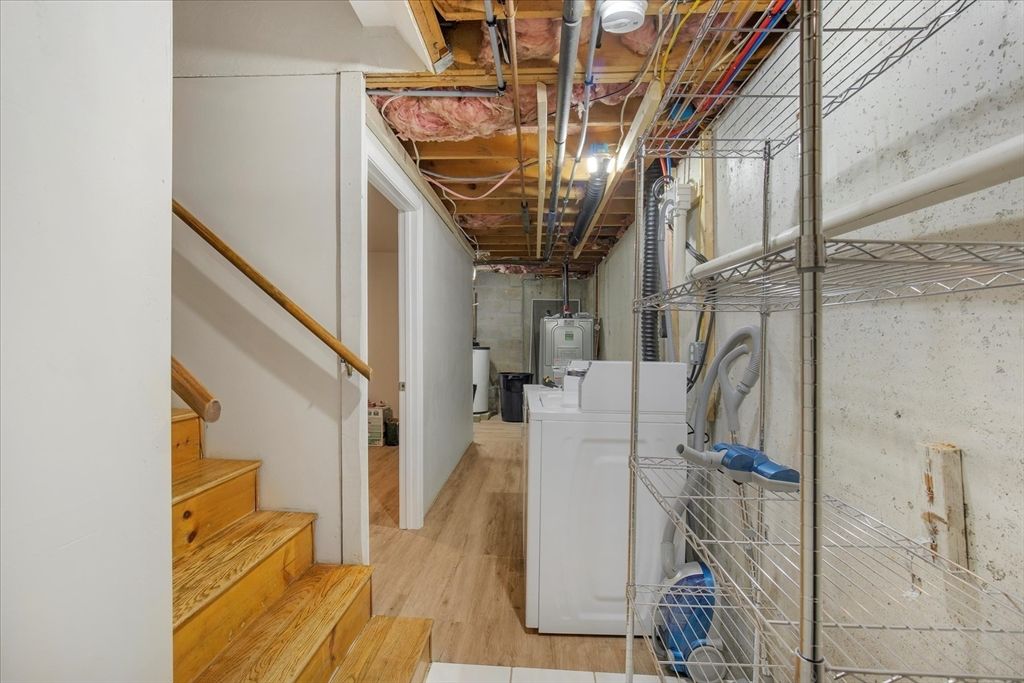 Interior, Washer, Wood Texture Flooring