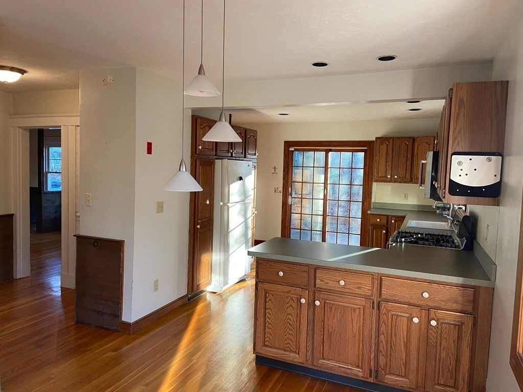 Interior, Kitchen, Pendant Lights, Recessed Lighting, Wood Texture Flooring