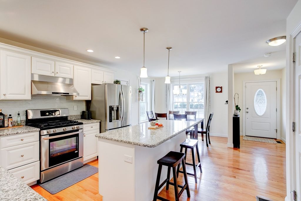 Dining room, Interior, Kitchen, Pendant Lights, Recessed Lighting, Stainless Steel Appliances, Wood Texture Flooring