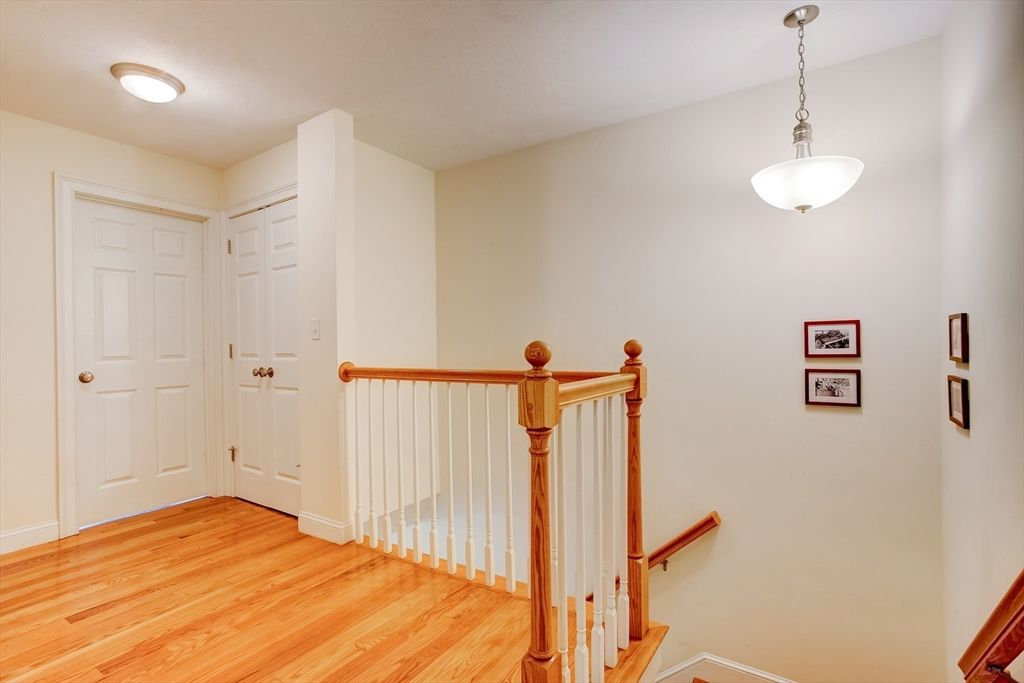 Interior, Pendant Lights, Wood Texture Flooring