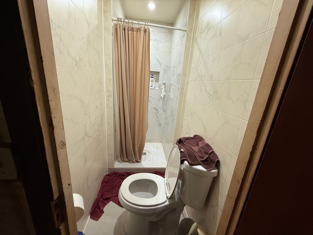 Bathroom, Interior, Marble Walls, Recessed Lighting