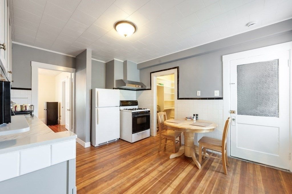 Dining room, Interior, Kitchen, Stainless Steel Appliances, Wood Texture Flooring