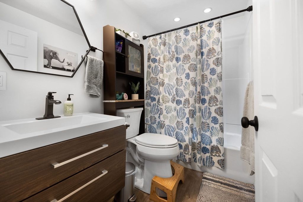 Bathroom, Interior, Recessed Lighting, Wood Texture Flooring