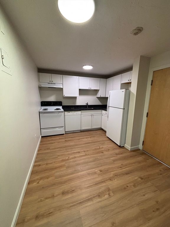 Interior, Kitchen, Recessed Lighting, Washer, Wood Texture Flooring