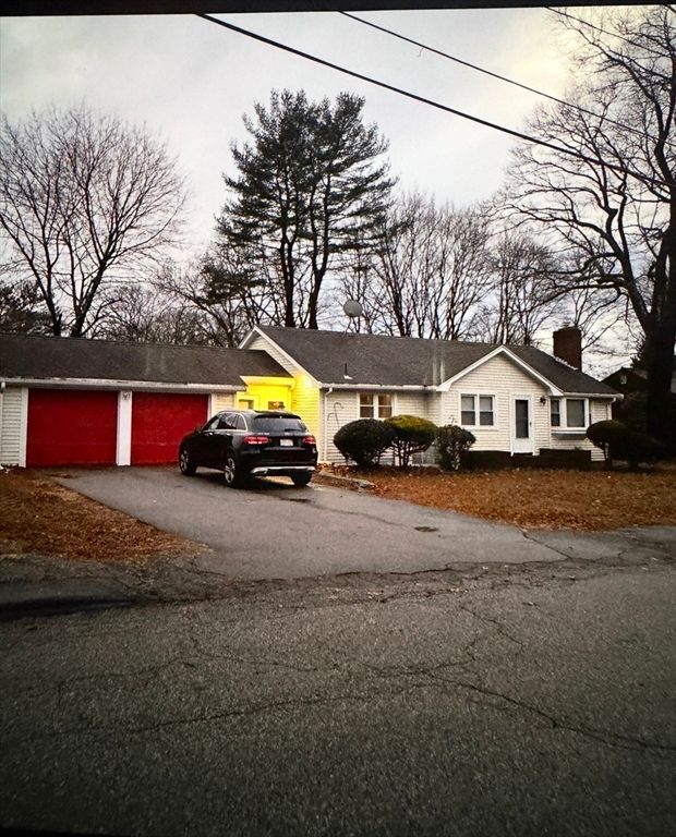 Attached, Exterior, Facade, Ranch