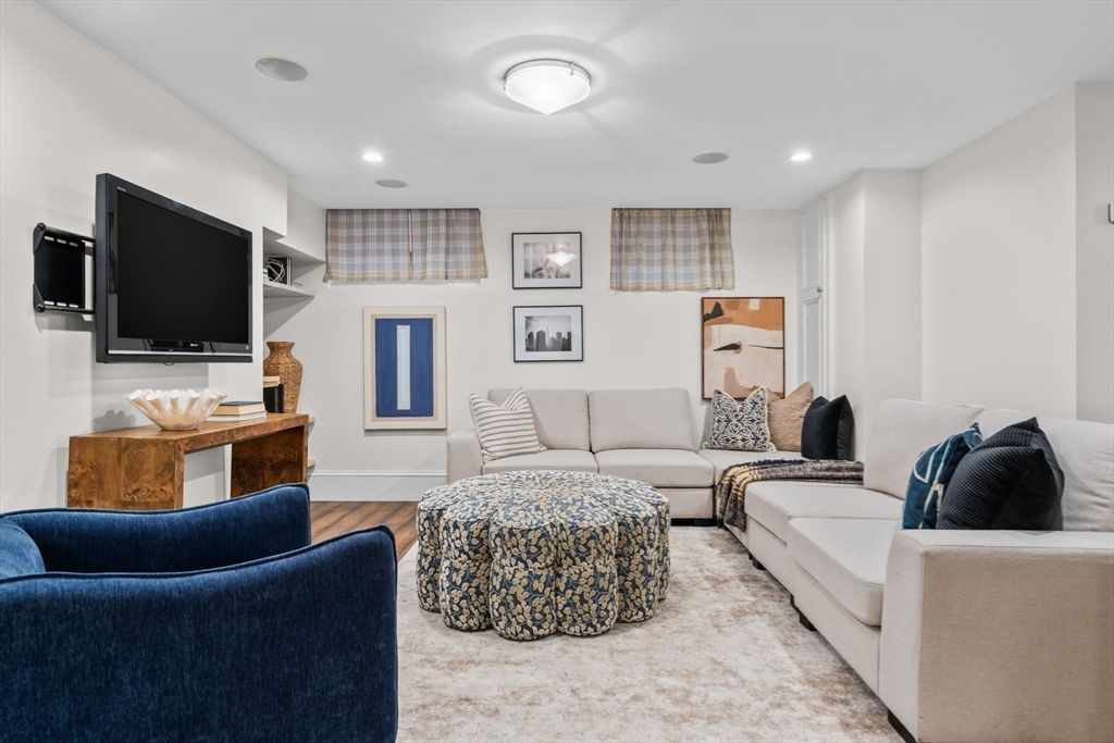 Interior, Living room, Recessed Lighting, Wood Texture Flooring