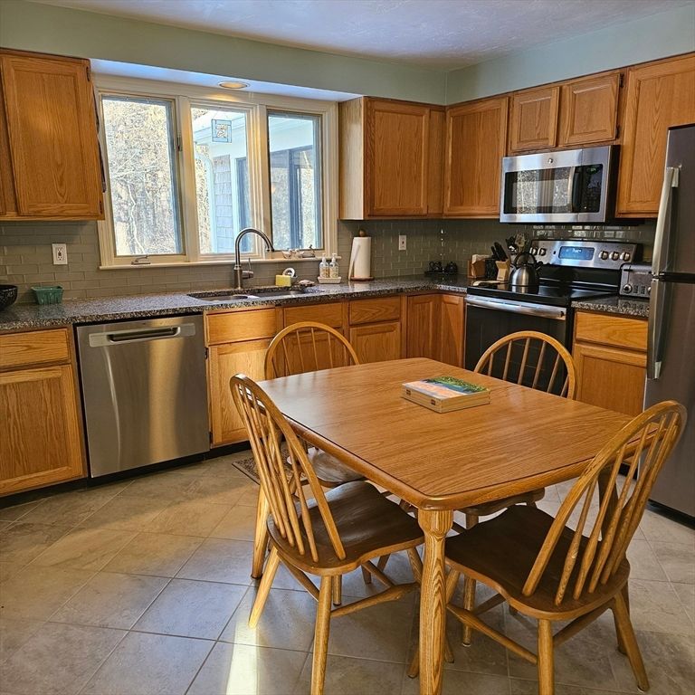 Dining room, Interior, Kitchen, Stainless Steel Appliances