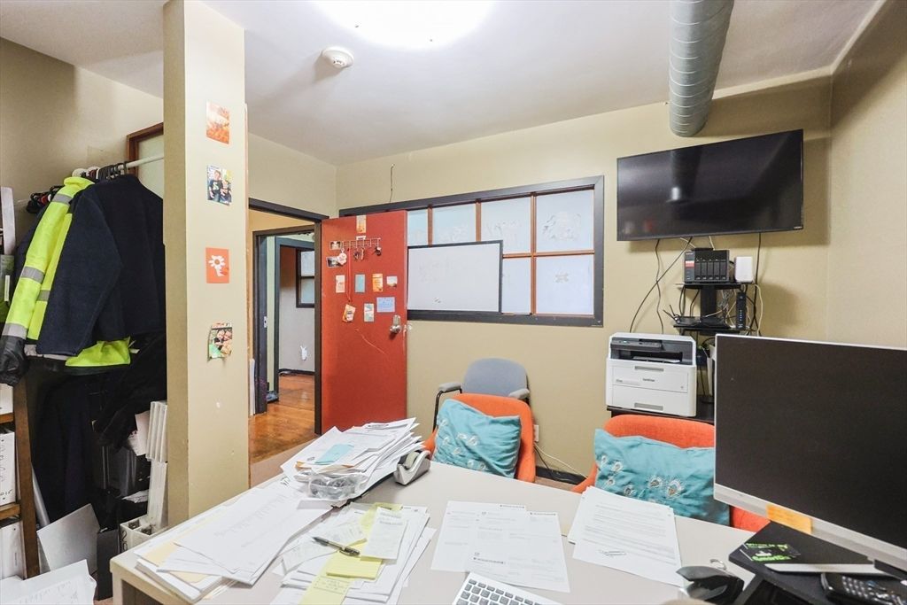 Home Office, Interior