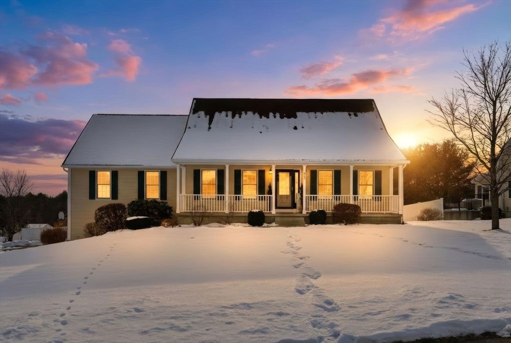 Backyard, Exterior, Facade, Cape Cod