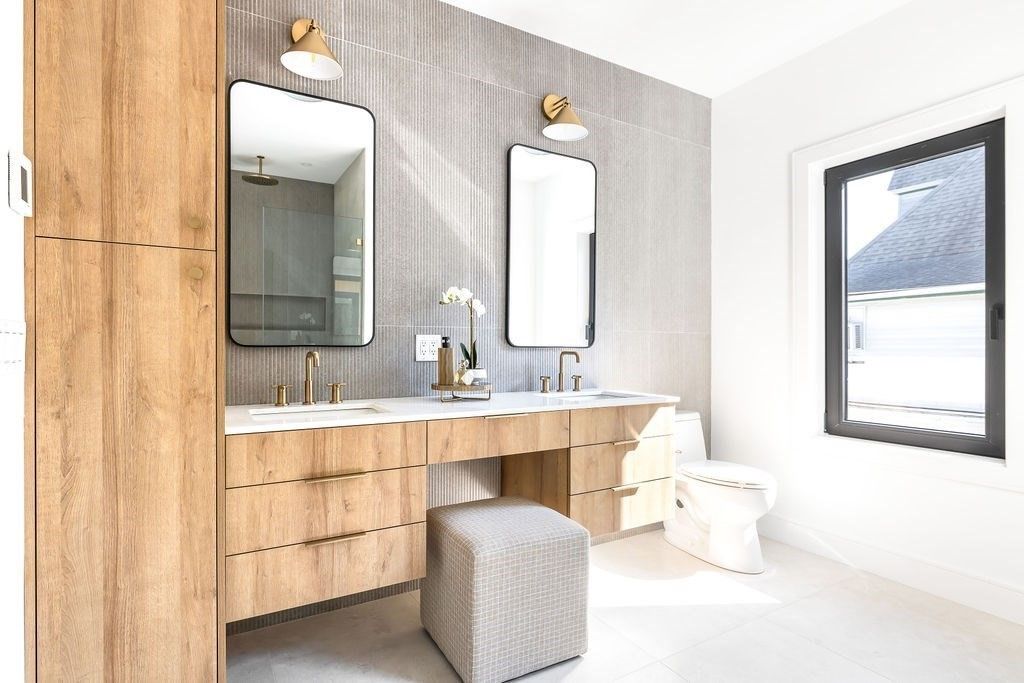 Bathroom, Dual Sink Vanities, Interior