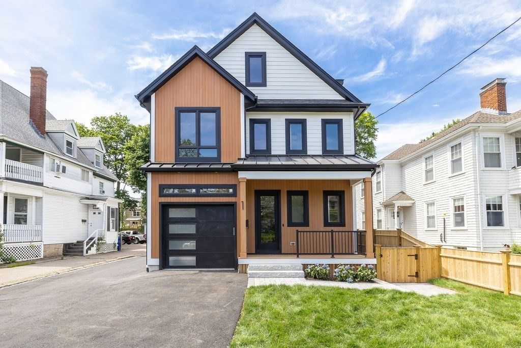 Attached, Exterior, Facade, Farmhouse