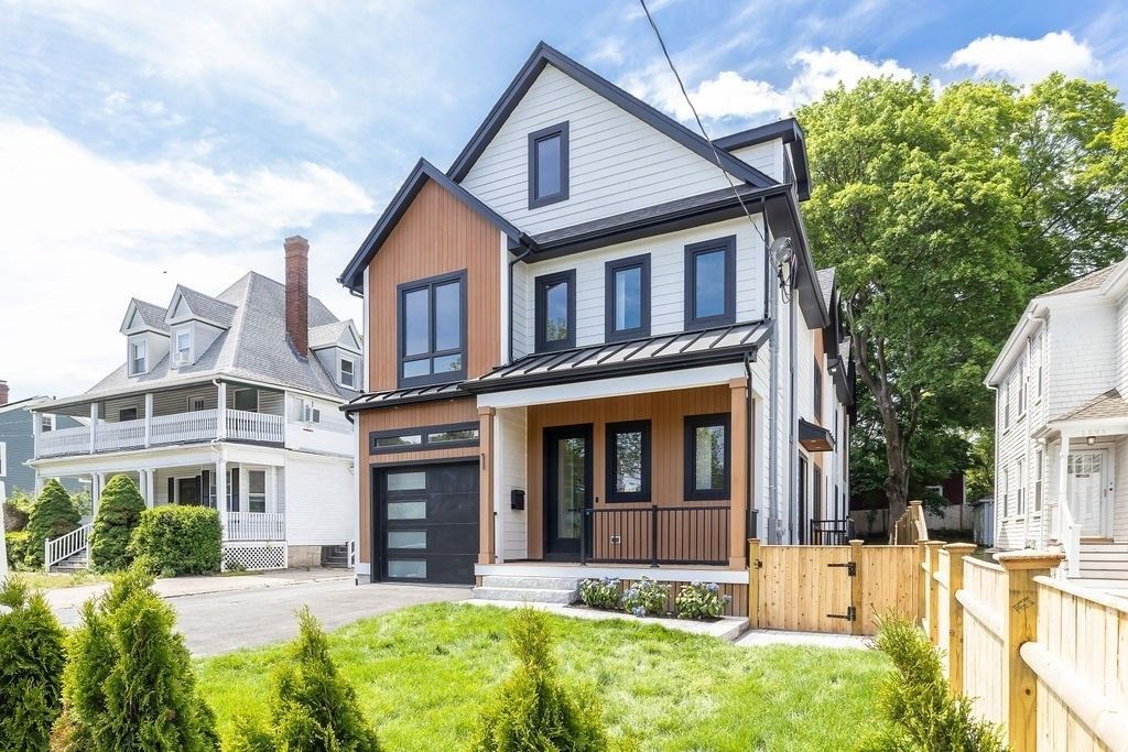 Attached, Exterior, Facade, Farmhouse