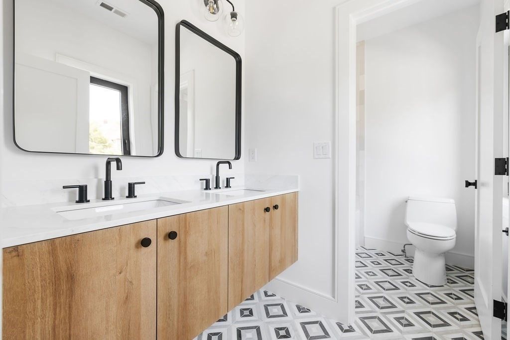 Bathroom, Dual Sink Vanities, Interior