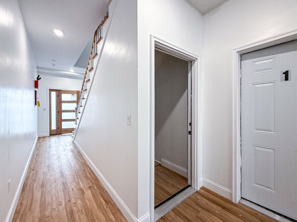 Interior, Recessed Lighting, Wood Texture Flooring
