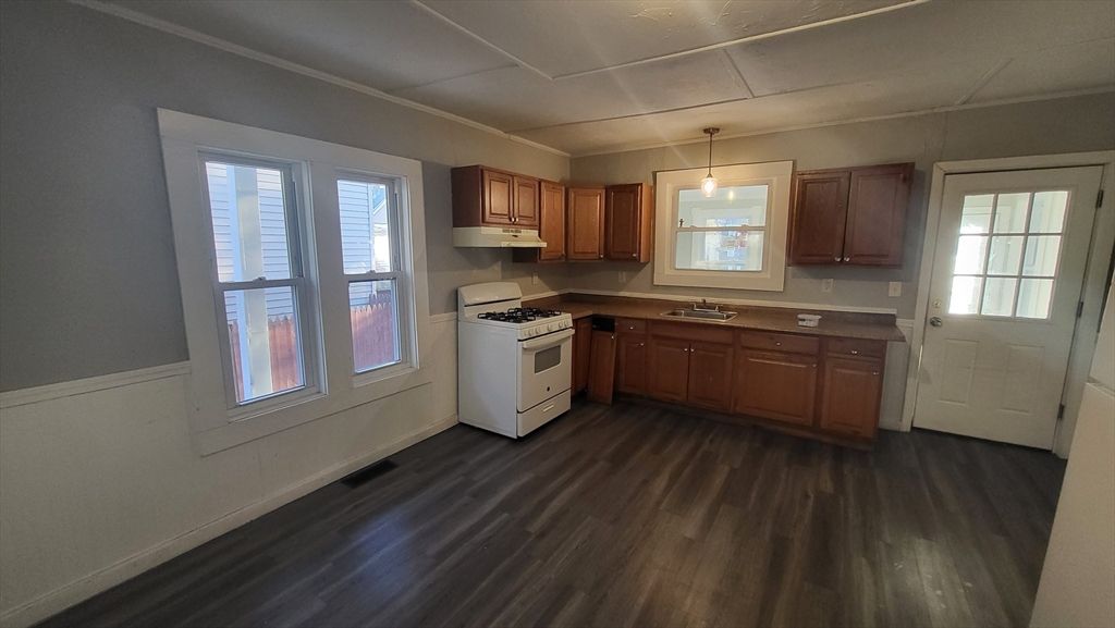 Interior, Kitchen, Pendant Lights, Wood Texture Flooring
