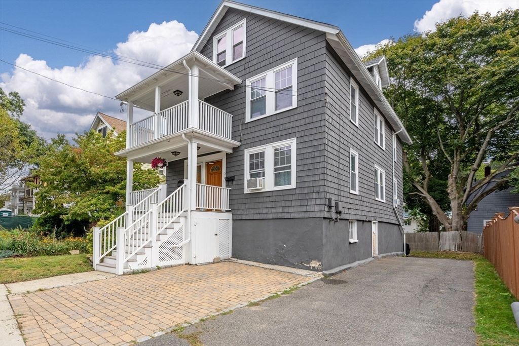 Exterior, Facade, Queen Anne Victorian