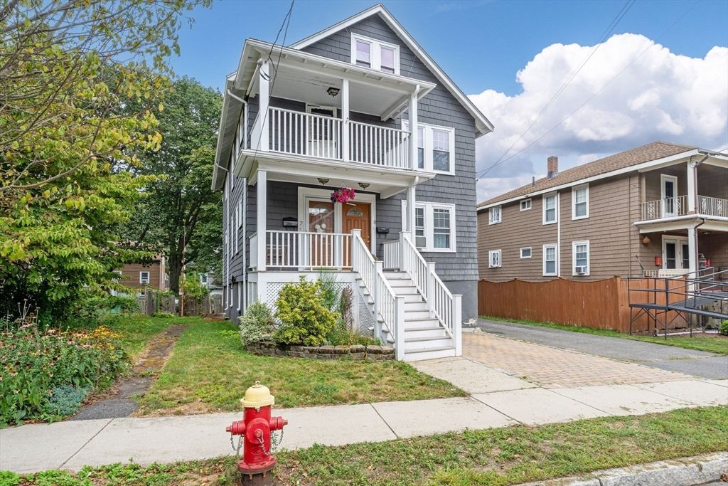 Exterior, Facade, Queen Anne Victorian