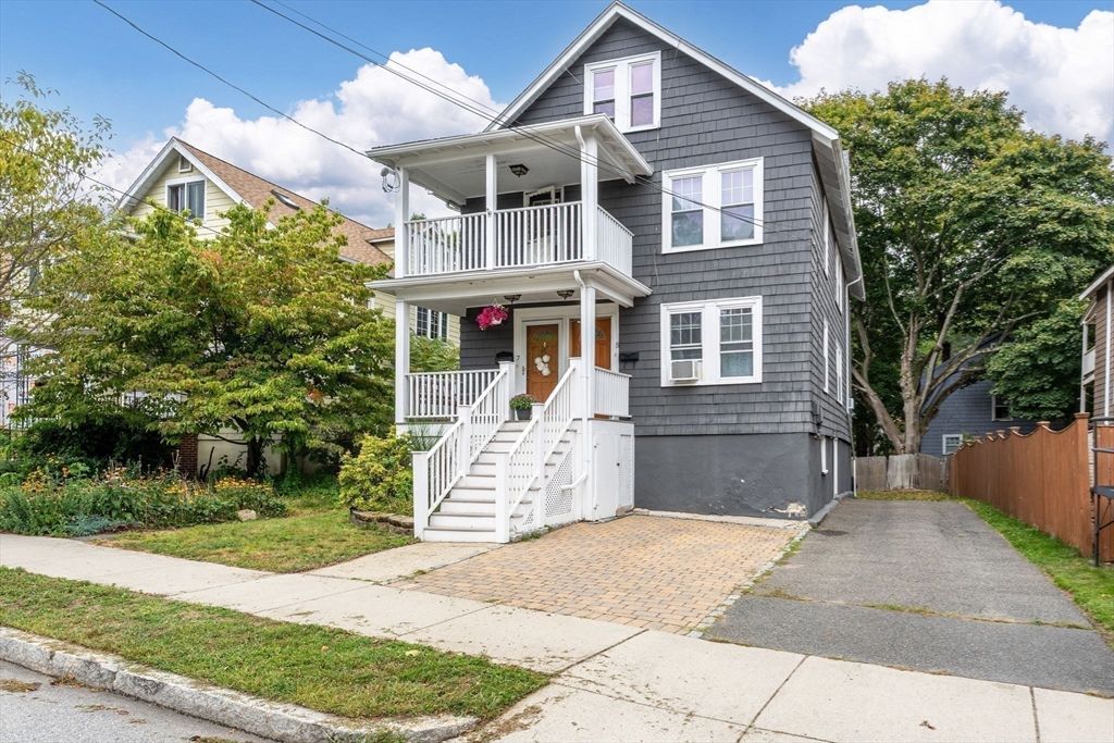 Exterior, Facade, Queen Anne Victorian