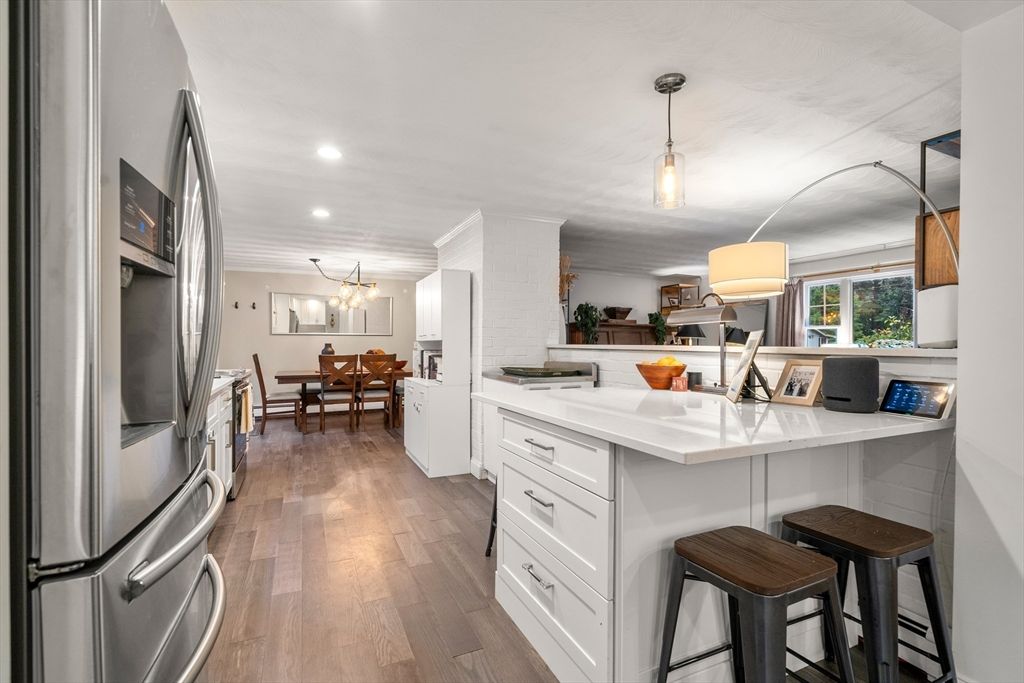 Chandelier, Dining room, Interior, Kitchen, Pendant Lights, Recessed Lighting, Wood Texture Flooring