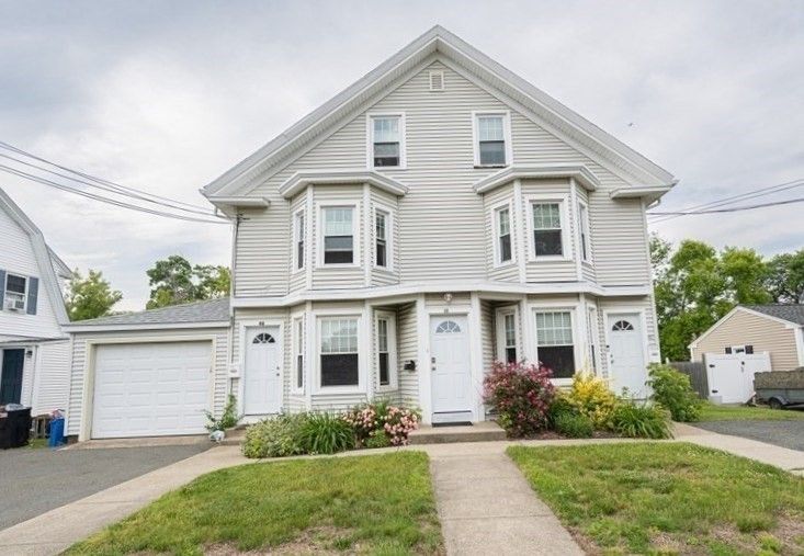 Attached, Exterior, Facade, Queen Anne Victorian