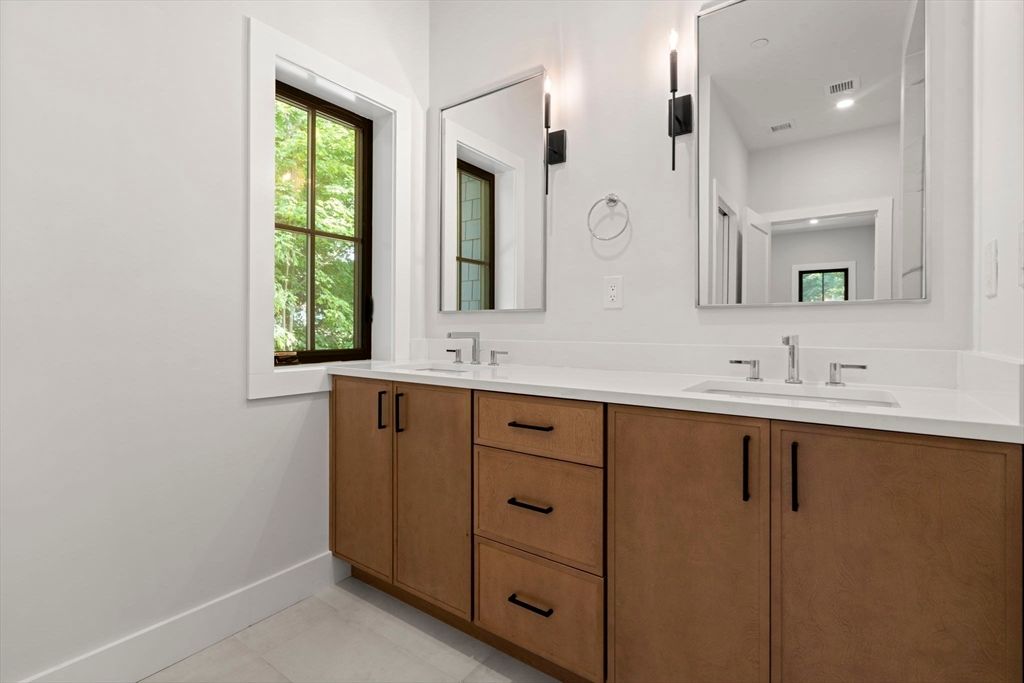 Bathroom, Dual Sink Vanities, Interior, Recessed Lighting