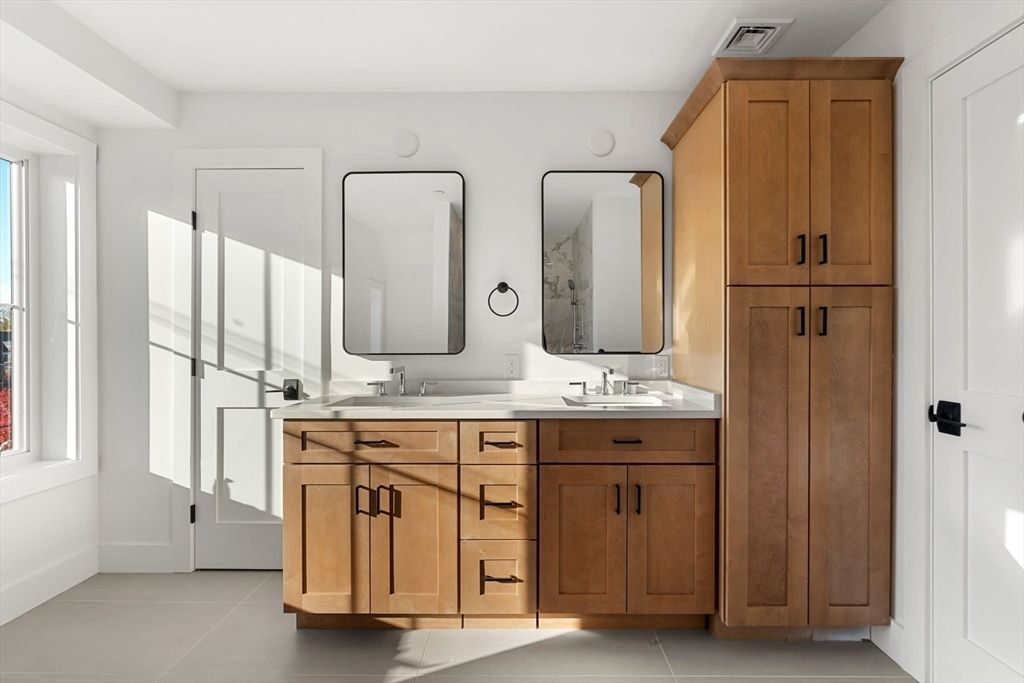 Bathroom, Dual Sink Vanities, Interior