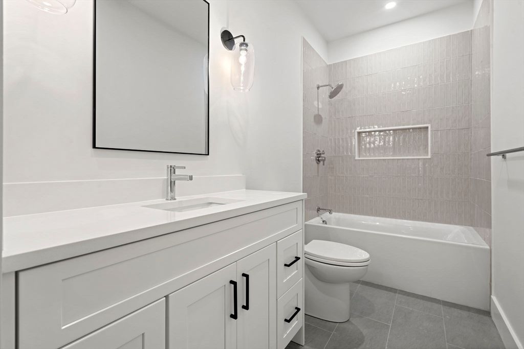 Bathroom, Interior, Recessed Lighting