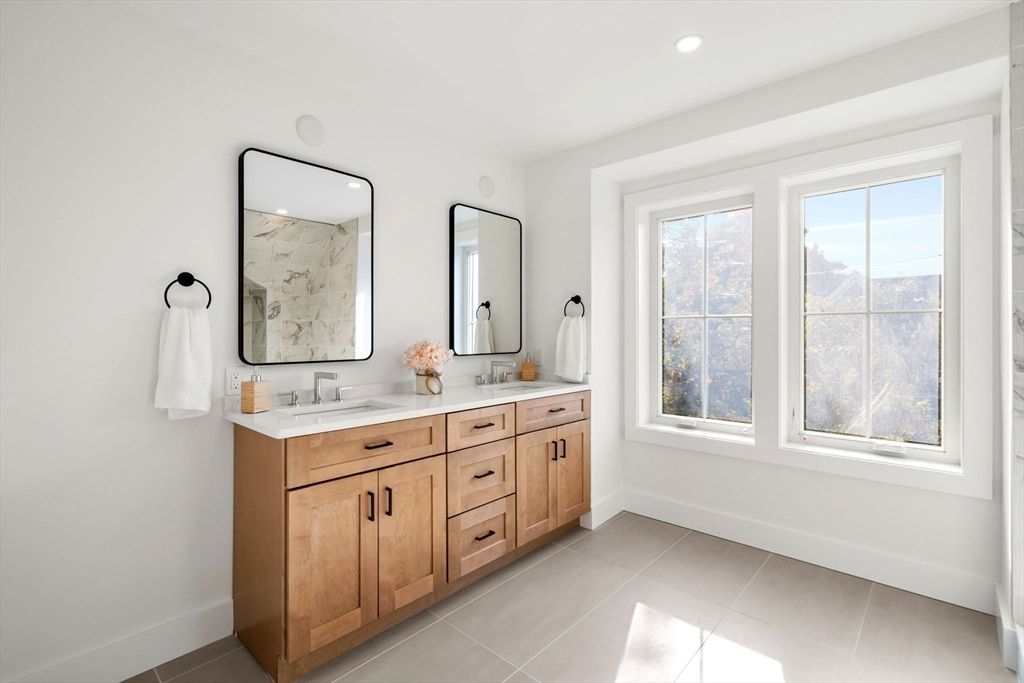 Bathroom, Dual Sink Vanities, Interior, Recessed Lighting