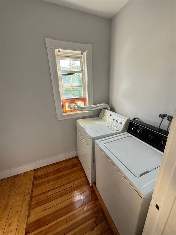 Interior, Washer, Wood Texture Flooring