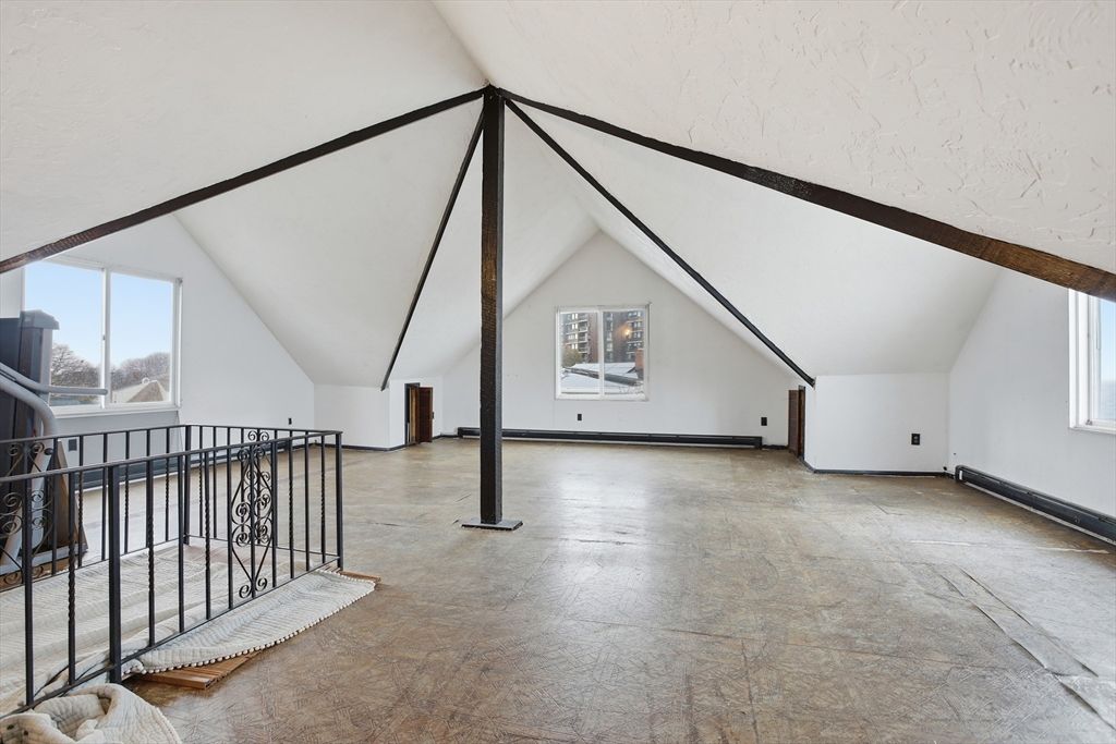 Empty room, Interior, Wooden Beams
