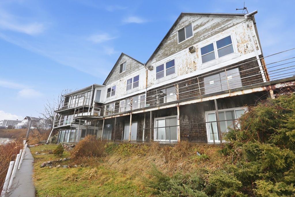 Exterior, Facade, Farmhouse
