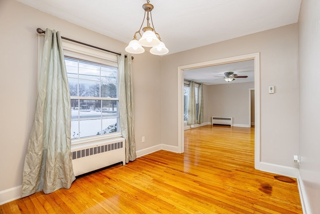 Empty room, Interior, Pendant Lights, Wood Texture Flooring