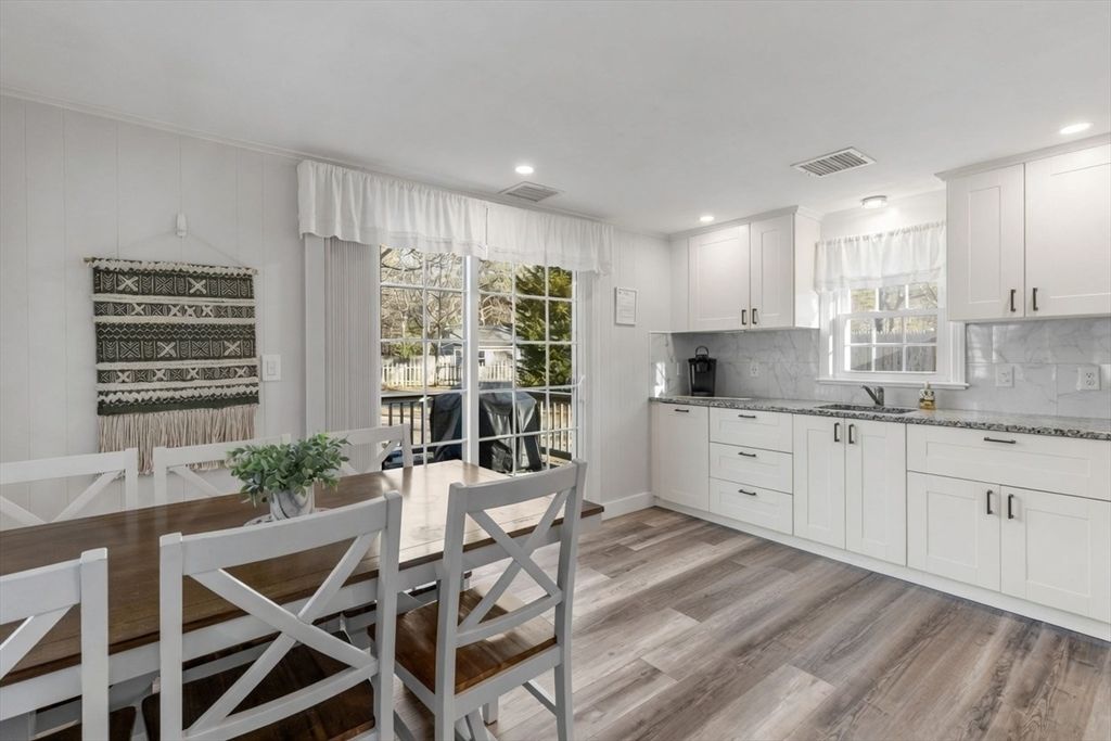 Dining room, Interior, Kitchen, Marble Walls, Recessed Lighting, Wood Texture Flooring