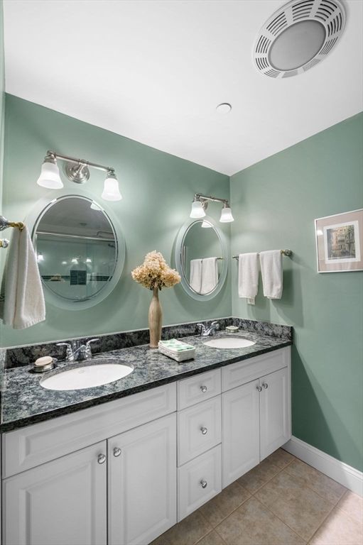 Bathroom, Dual Sink Vanities, Interior, Recessed Lighting