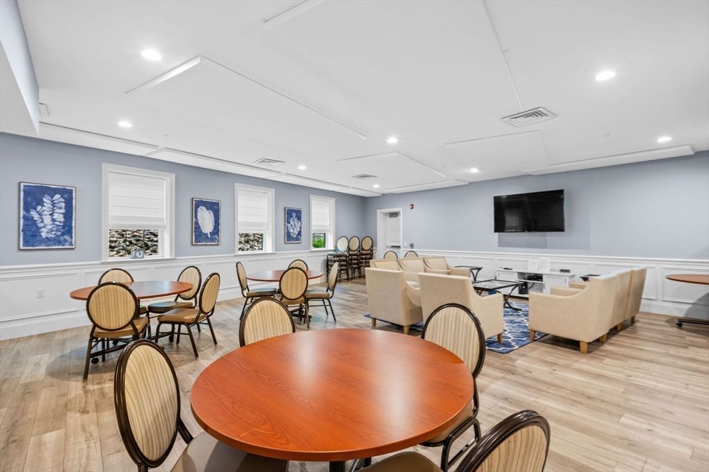 Dining room, Interior, Living room, Recessed Lighting, Wood Texture Flooring