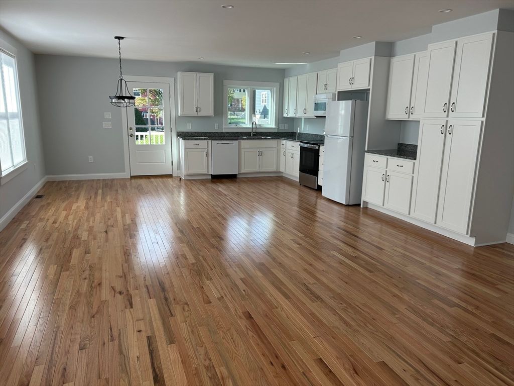 Interior, Kitchen, Pendant Lights, Recessed Lighting, Wood Texture Flooring