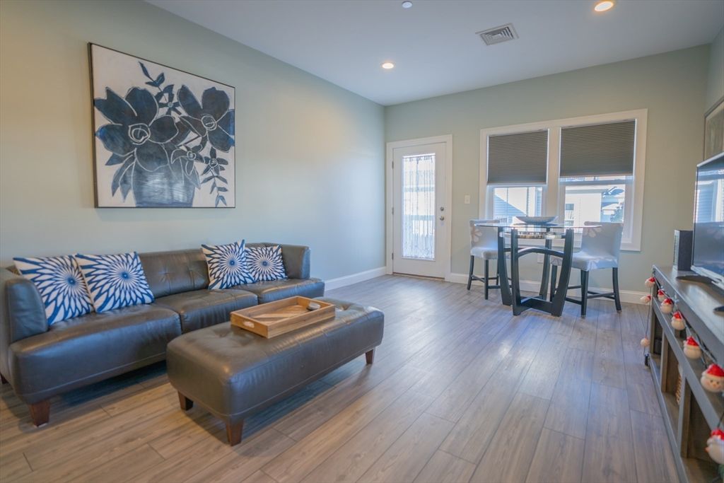 Interior, Living room, Recessed Lighting, Wood Texture Flooring