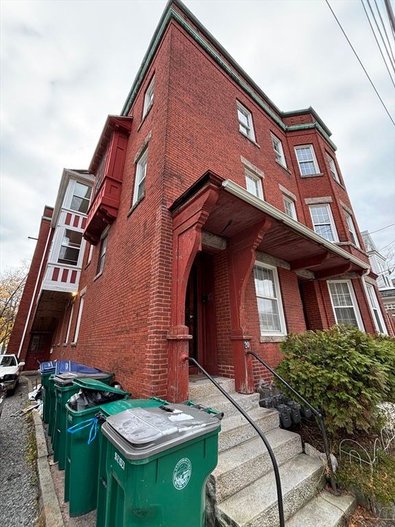 Exterior, Facade, Brick Facade, Rowhouse