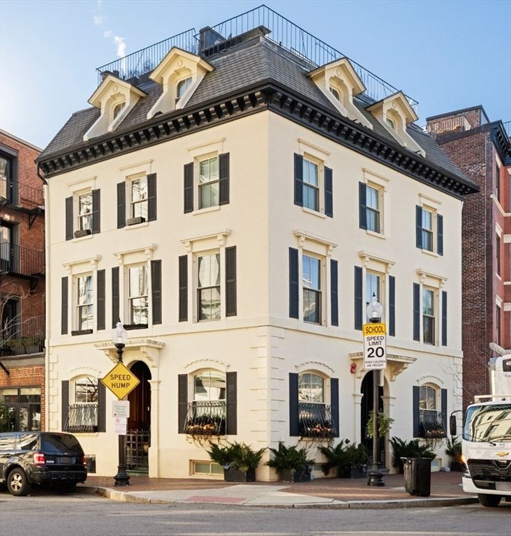 Exterior, Facade, Georgian