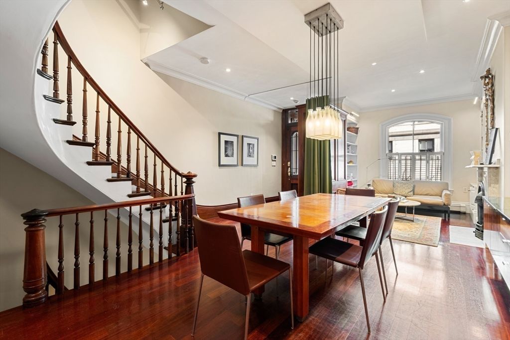 Dining room, Interior, Living room, Pendant Lights, Recessed Lighting, Wood Texture Flooring