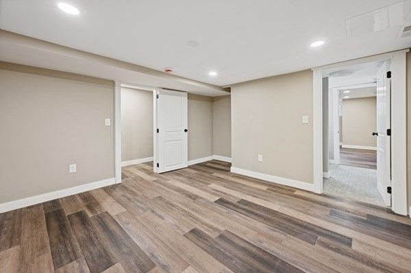 Empty room, Interior, Recessed Lighting, Wood Texture Flooring