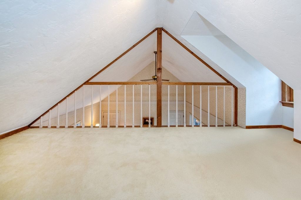 Empty room, Interior, Wooden Beams